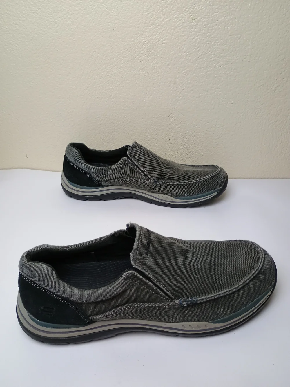 Skechers Expected Avillo Men's 12 Slip-On Canvas Loafers in Black Relaxed Fit